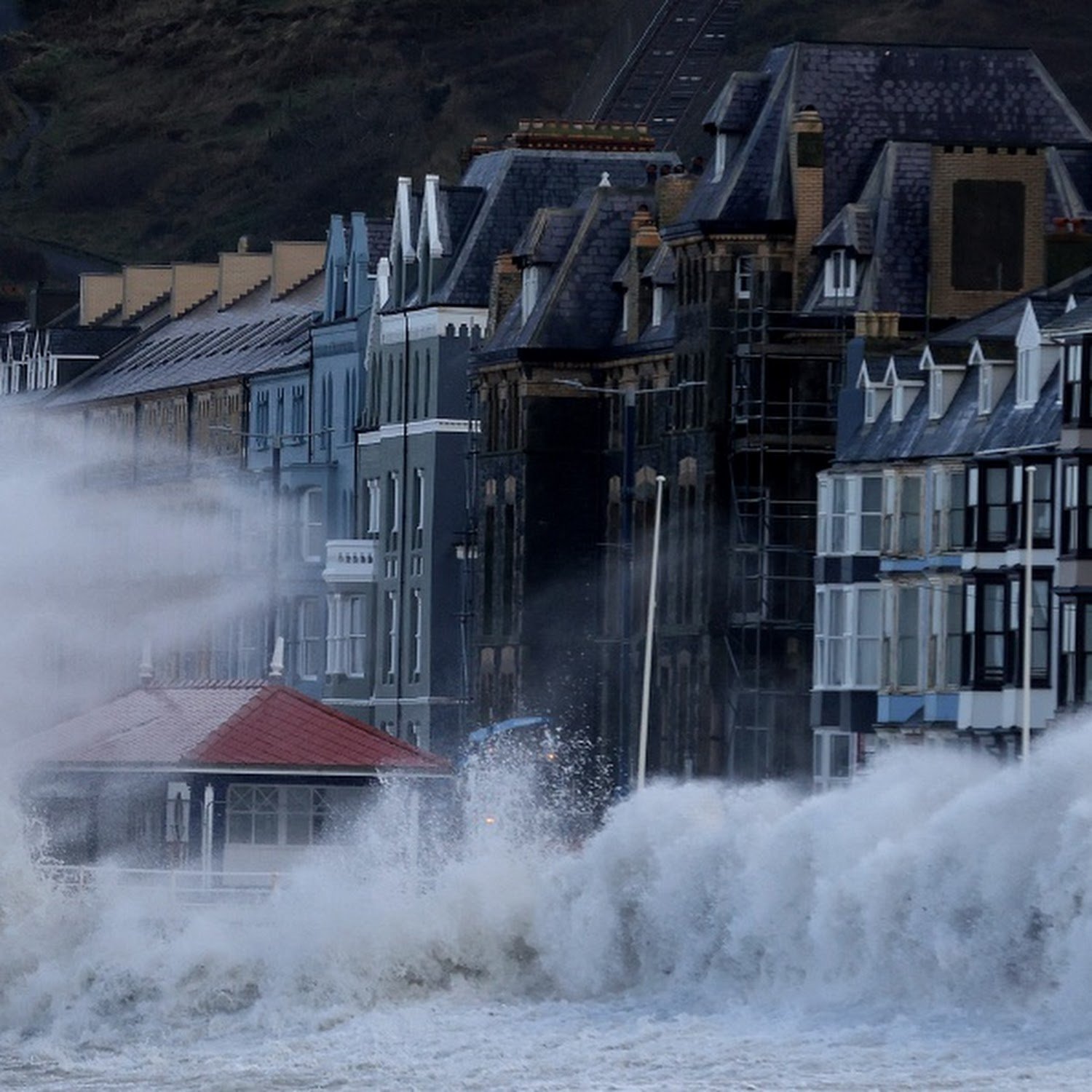 Storm Darragh Hits the UK with Strong Winds, Causing Widespread Damage