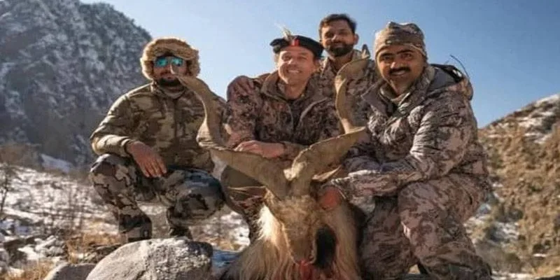 غیرملکی شکاری نے کشمیری مارخور شکار کر لیا