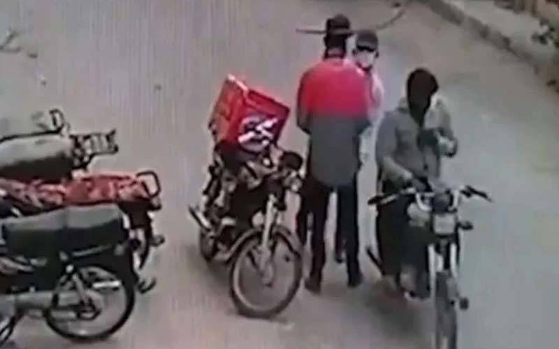 فیصل آباد ؛فوڈ ڈلیوری بوائز کو لوٹنے والا گروہ گرفتار، لڑکی بھی شامل
