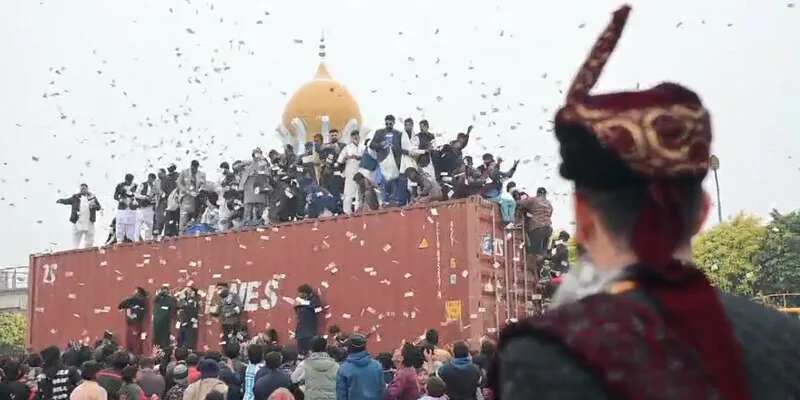 اوورسیز پاکستانی کی شادی پر بھائیوں نے 50 لاکھ روپے ہوا میں اْڑا دیے