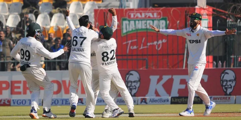 پاکستان میں پہلی مرتبہ ٹیسٹ میچ میں ایک دن میں 20 وکٹیں گرنےکا ریکارڈ بن گیا