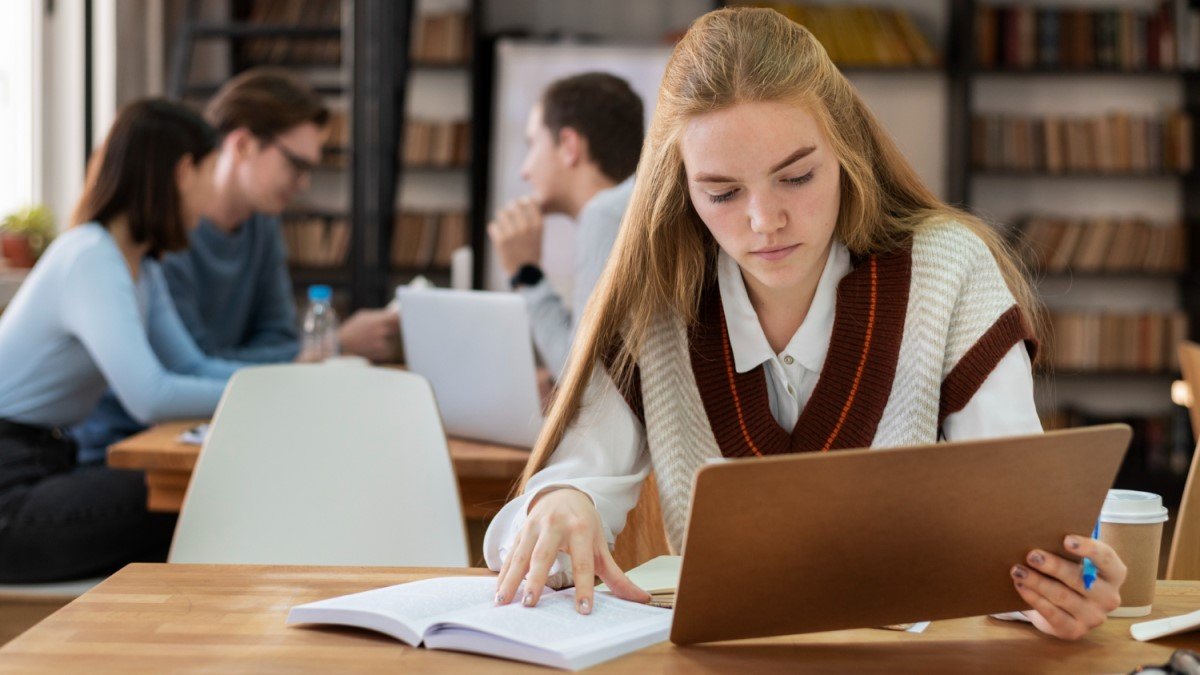 International Students in France Complain About Long Delays in Obtaining Residence Permits