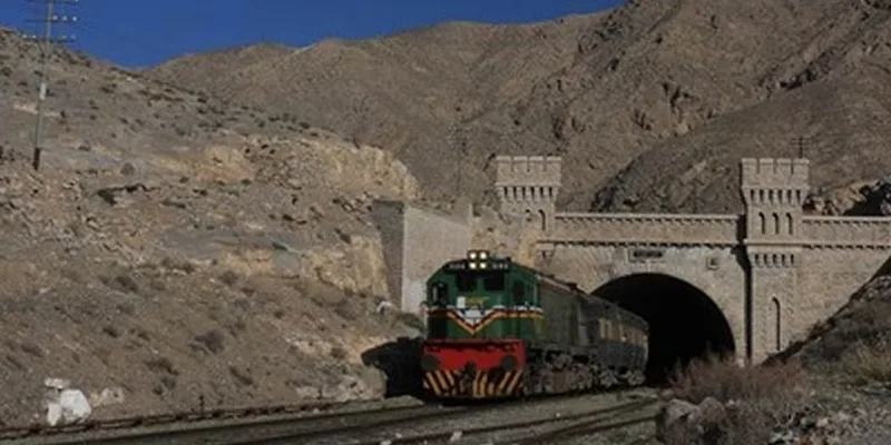 جعفر ایکسپریس پر شدید فائرنگ’ متعدد افراد کے زخمی ہونے کی اطلاعات