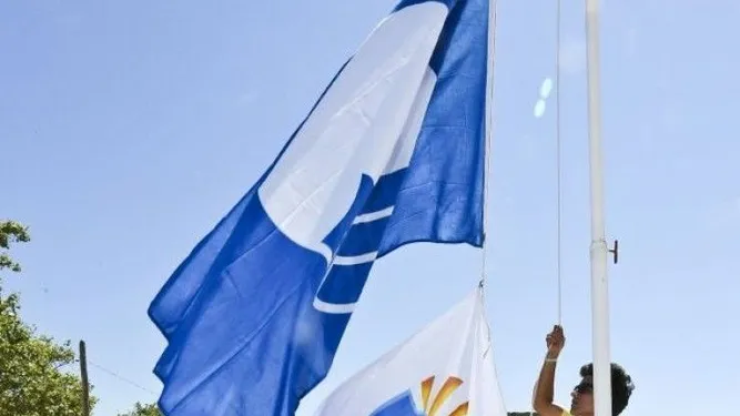 Portugal raises over 400 blue flags