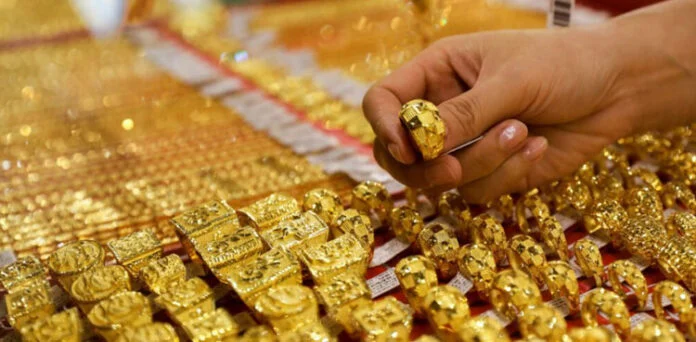 سال 2025 میں پاکستان میں سونے کی قیمت میں کتنا بڑا اضافہ ہوا؟