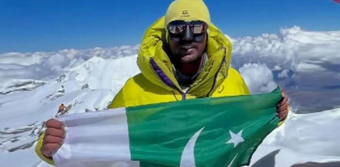 ساجد سدپارہ نے بغیر آکسیجن 7 ویں بلند ترین چوٹی سر کر لی