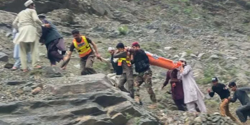 راولپنڈی سے گلگت آنے والی کار گہری کھائی میں جاگری ،ایک ہی خاندان کے آٹھ افراد جاں بحق