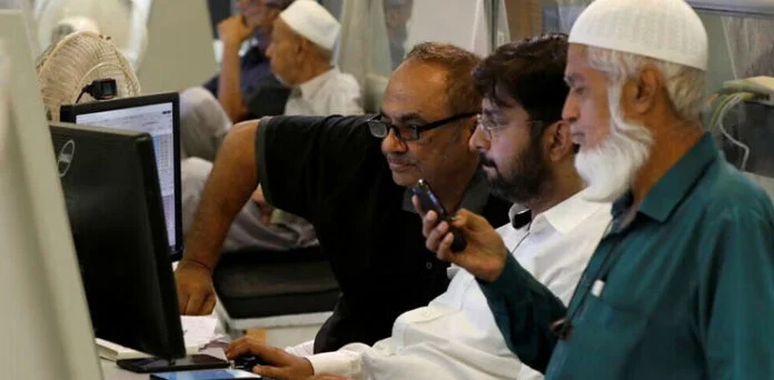 کراچی : پاکستان اسٹاک مارکیٹ نے بڑا سنگ میل عبور کرلیا
