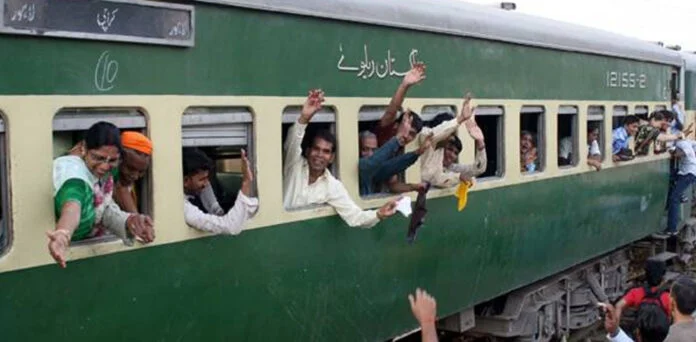 مسافروں کیلیے خوشخبری! ٹرین کے کرایوں میں کمی کا اعلان