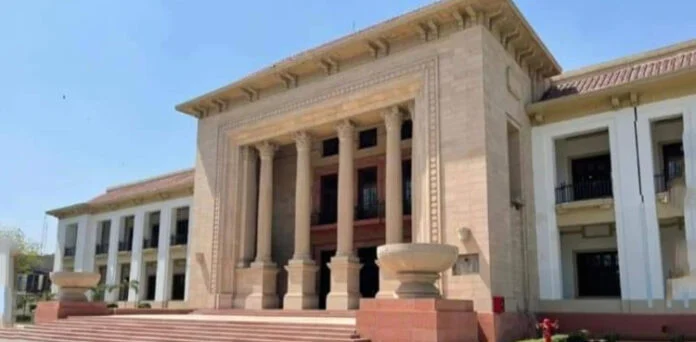 پنجاب اسمبلی میں پی ٹی آئی کے 26 ارکان کی رکنیت ختم کرنے کی تیاری